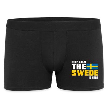 Keep Calm The Swede is Here/ Schweden Geschenk - Männer Boxer Shorts - Schwarz - Vorne