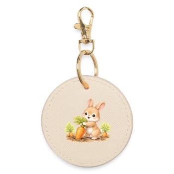 Cute bunny harvesting carrot in the garden - Round Keyring - oyster - Front