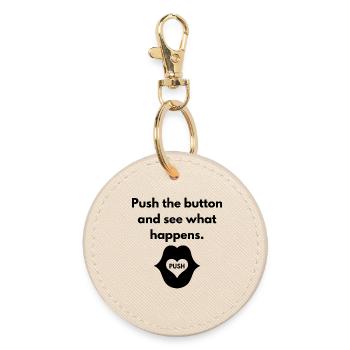 Appuyez sur le bouton et voyez ce qui se passe. - Porte-clés rond - huître - Devant