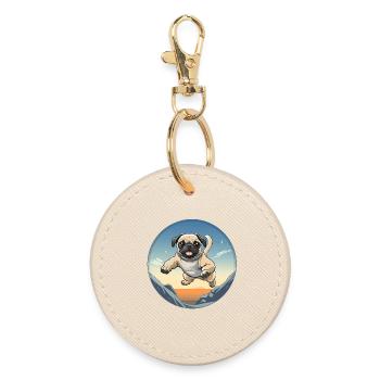 Pug Sprung über Berglandschaft - Runder Schlüsselanhänger - Auster - Vorne