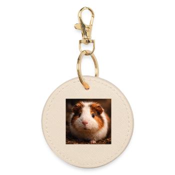 Guinea pig close-up in earthy tones - Round Keyring - oyster - Front