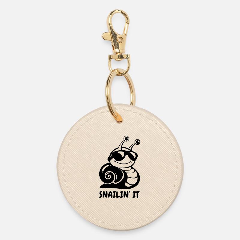Snailin' It – Cool Snail - Round Keyring - oyster