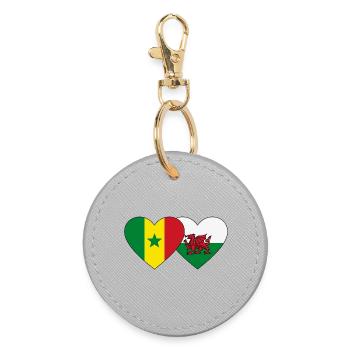 Senegal Wales Flagge Hände Herzform - Runder Schlüsselanhänger - Grau - Vorne