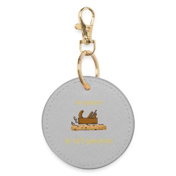 Rustic wooden construction with saying - Round Keyring - grey - Front