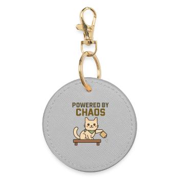 Powered by Chaos - Freche Katze wirft Kaffee um - Runder Schlüsselanhänger - Grau - Vorne