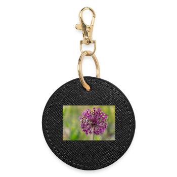 Close-up of a Purple Flower - Giant Leek - Round Keyring - black - Front