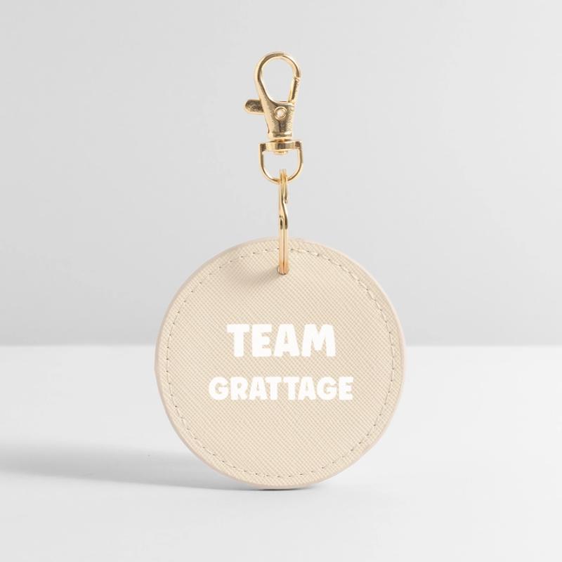 Team Scratching: Black on White Round Keyring