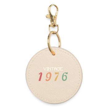 50 Years 1976 Grunge Distressed T-Shirt - Round Keyring - oyster - Front