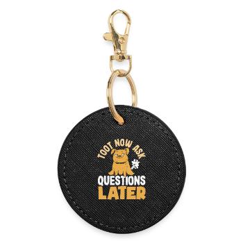 Public Fart Funny Inappropriate - Round Keyring - black - Front