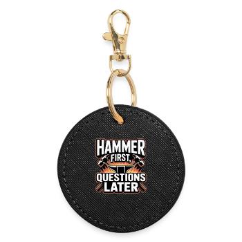 Hammer First Questions Later Schmied Spruch - Runder Schlüsselanhänger - Schwarz - Vorne