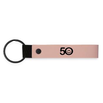 Zum Fünfzigsten: 50 mit Lächel-Gesicht - Matte PU Schlüsselanhänger - Rosa - Vorne