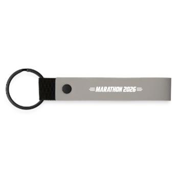 Marathon 2026 - Matte PU Schlüsselanhänger - Hellgrau - Vorne