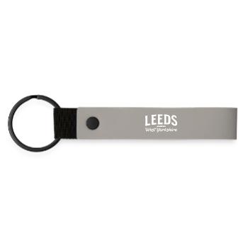 Leeds West Yorkshire Vintage Schrift - Matte PU Schlüsselanhänger - Hellgrau - Vorne