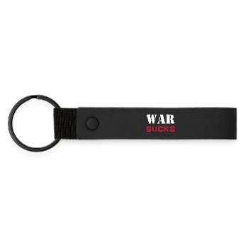 Slogan T-shirt War Sucks Antimilitarism - Matte Pu Keyring - black - Front