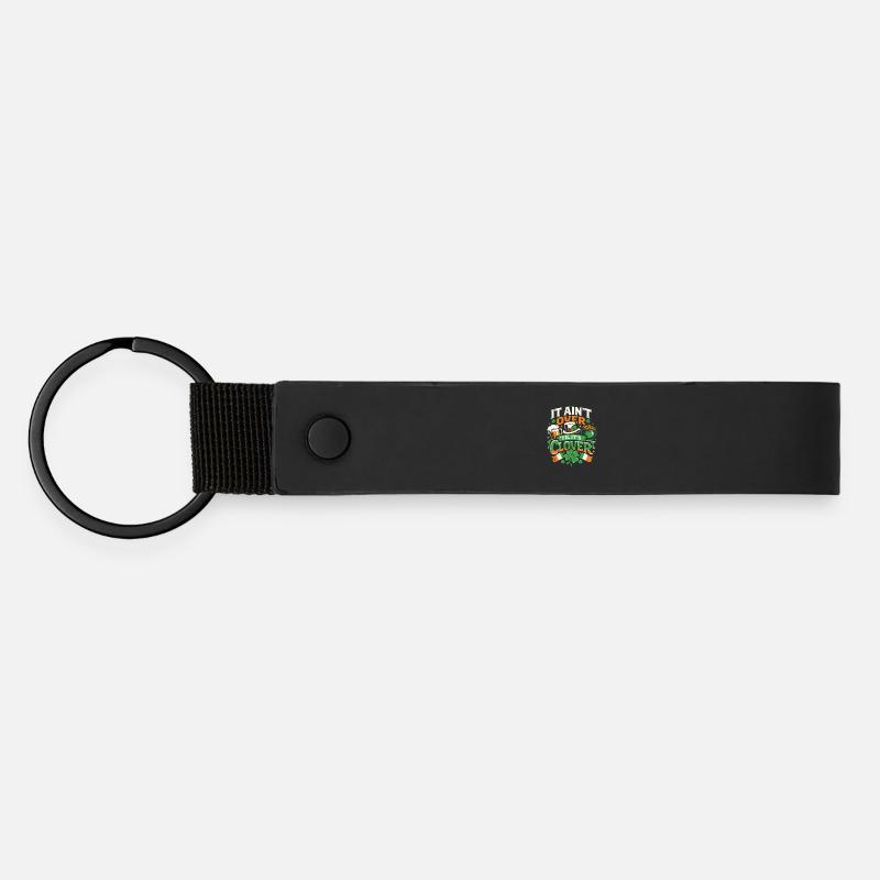 It ain't over til it's clover | St Patrick's Day - Matte Pu Keyring - black