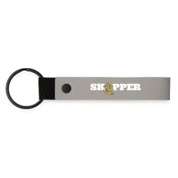 Skipper, Sailor, Seemann mit Anker - Matte PU Schlüsselanhänger - Hellgrau - Vorne
