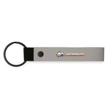 Just Hanging Out – Süßes Panda Chill Design - Matte PU Schlüsselanhänger - Hellgrau - Vorne