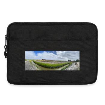 Panoramafeld mit Graben und Blumen - Laptoptasche 13" - Schwarz - Vorne