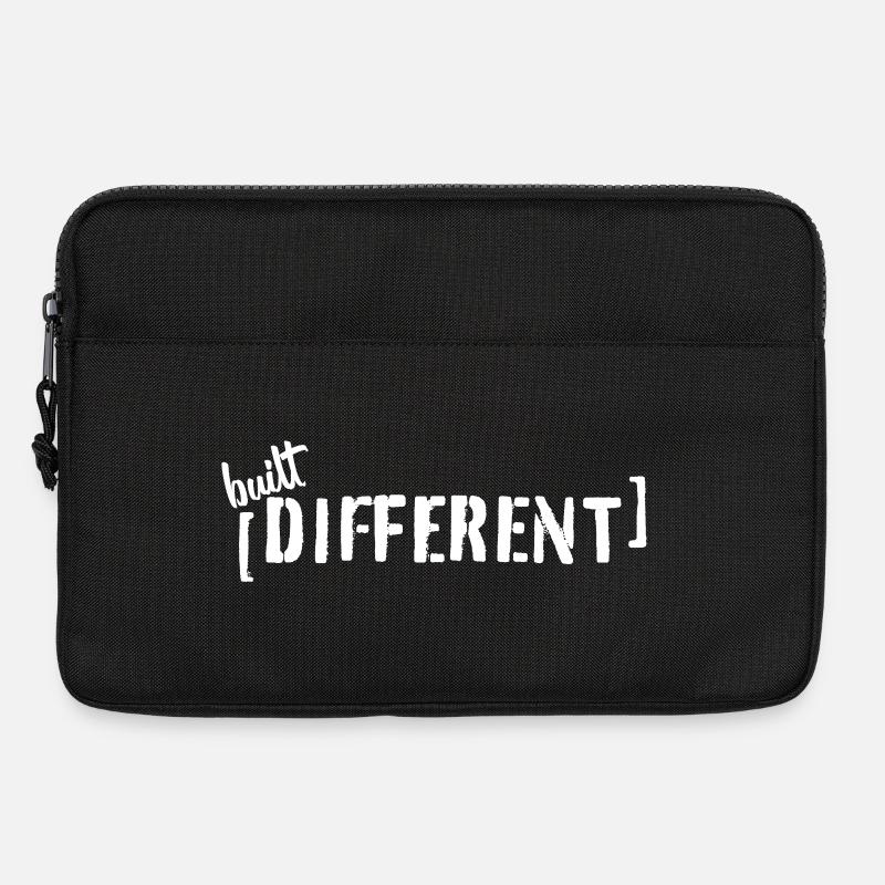 Built Different – Typo Statement Trend Spruch - Laptoptasche 13" - Schwarz