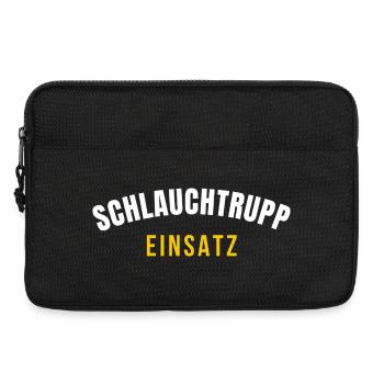 Schlauchtrupp Einsatz – Feuerwehr Crew T‑Shirt - Laptoptasche 13" - Schwarz - Vorne