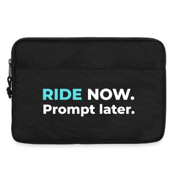 Ride now. Prompt later. – Design in Cyan - Laptoptasche 13" - Schwarz - Vorne