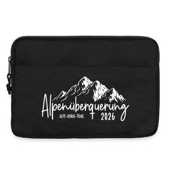 Alpenüberquerung 2026 Alpe Adria Trail - Laptoptasche 13" - Schwarz - Vorne