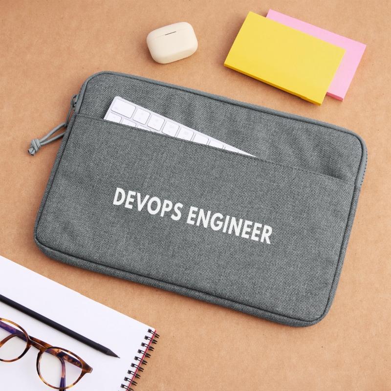 DevOps Engineer – Funny Tech Definition & Coding Laptoptasche 13"