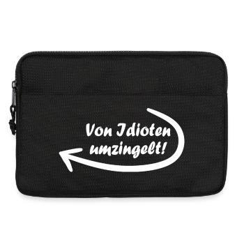 Von Idioten umzingelt. Spruch, Geschenkidee - Laptoptasche 13" - Schwarz - Vorne