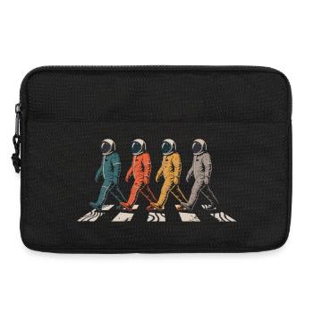 Astronaut Crossing T-Shirt – Space Walk - Laptop bag 13" - black - Front