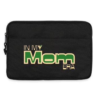 In My Mom Era – Retro Mom Statement in Green - Laptop bag 13" - black - Front