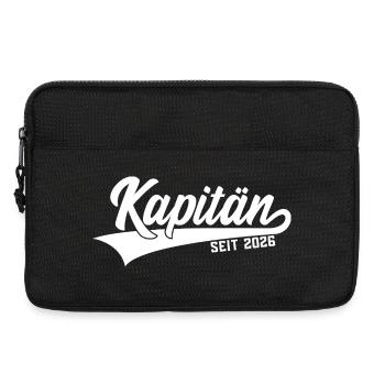 CAPTAIN 2026 KAPITÄN SEIT 2026 - Laptoptasche 13" - Schwarz - Vorne