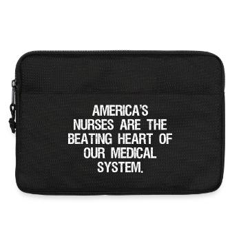 America's nurses are the beating heart of our - Laptoptasche 13" - Schwarz - Vorne