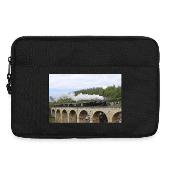 SBB Lok auf Viadukt - Laptoptasche 13" - Schwarz - Vorne