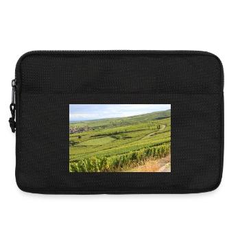 Vineyards vineyards Alsace France poster - Laptop bag 13" - black - Front