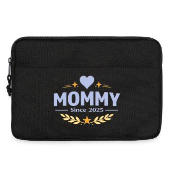 Mama seit 2025 – Proud Mom Design - Laptoptasche 13" - Schwarz - Vorne