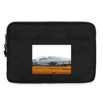 Snowy Mountain Fieldscape in Iceland - Laptop bag 13" - black - Front