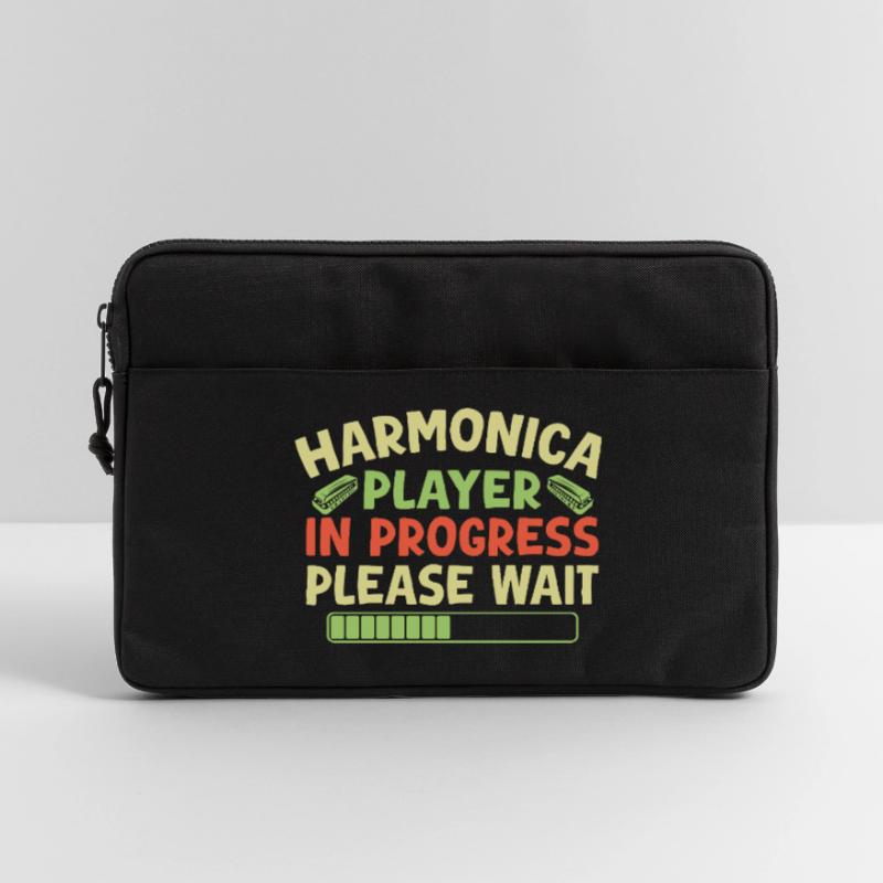 Funny Harmonica Player In Progress Harmonica Laptoptasche 13"