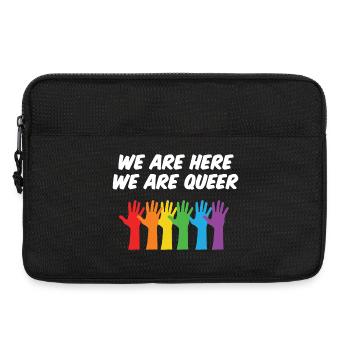 Mois de la fierté LGBT - Nous sommes ici, nous sommes queer - Sacoche pour ordinateur portable 13 pouces - noir - Devant