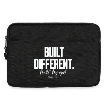 Built Different Built By God Psalm 139:14 - Laptoptasche 13" - Schwarz - Vorne