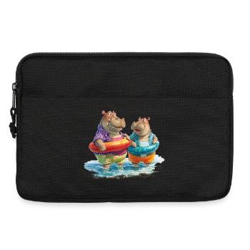 Hippos am Strand mit Schwimmreifen - Laptoptasche 13" - Schwarz - Vorne