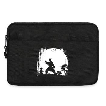 Weibliche Karateka - Laptoptasche 13" - Schwarz - Vorne