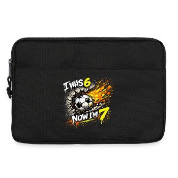 Fussball Geburtstag 6 7 Junge Soccer Meme Geschenk - Laptoptasche 13" - Schwarz - Vorne