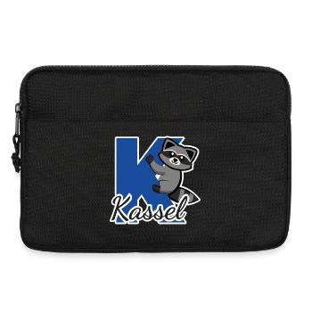 Kassel Waschbär klettert am Buchstaben K - Laptoptasche 13" - Schwarz - Vorne