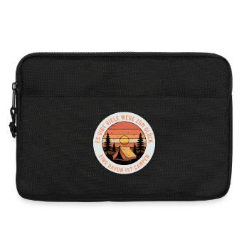 Es gibt viele Wege zum Glück - Campen! - Laptoptasche 13" - Schwarz - Vorne
