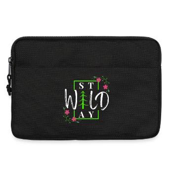 Stay Wild - Rustikaler Winterwald - Laptoptasche 13" - Schwarz - Vorne