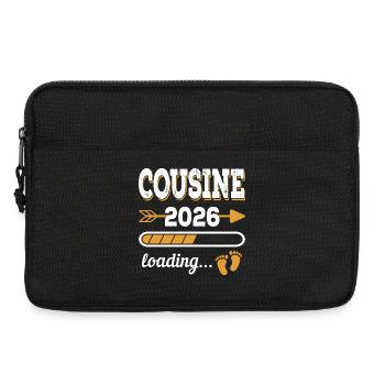 Cousine 2026 Loading Große Cousine Geschenk - Laptoptasche 13" - Schwarz - Vorne