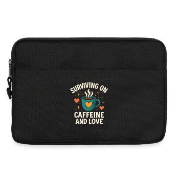 Surviving on Caffeine and Love - Laptoptasche 13" - Schwarz - Vorne