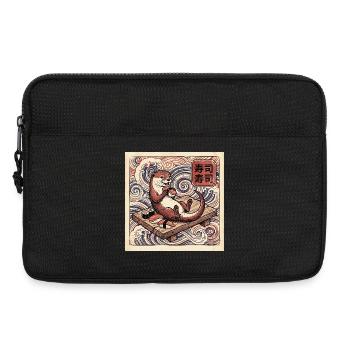 Lustiger Sushi Otter Auf Holzbank Vor Wellen - Laptoptasche 13" - Schwarz - Vorne