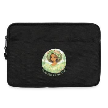 Eine Frau, verwurzelt in der Natur - Laptoptasche 13" - Schwarz - Vorne