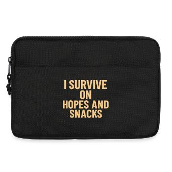 Ich überlebe von Hoffnungen und Snacks - Laptoptasche 13" - Schwarz - Vorne